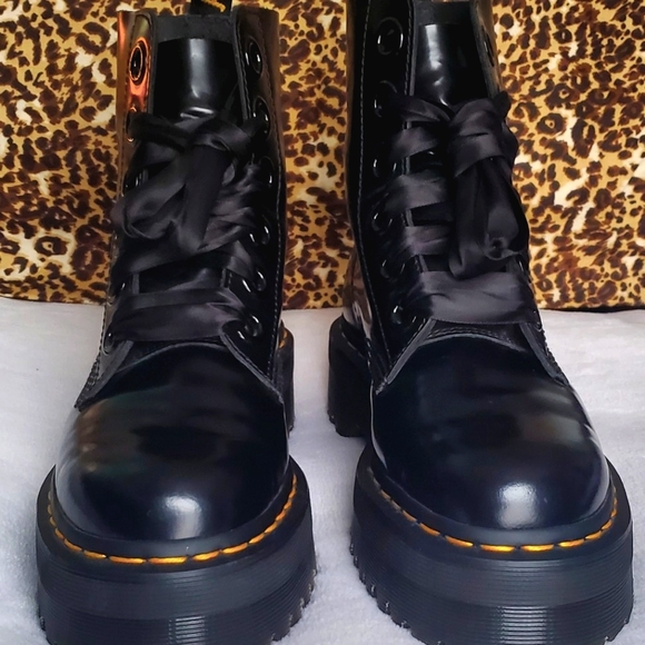 Doc Marten Molly boots - Picture 2 of 6